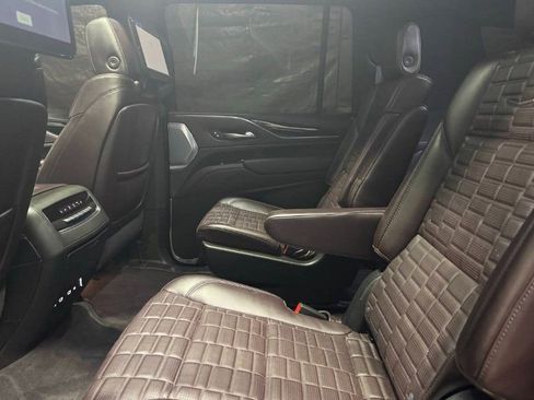 Used 2024 Cadillac Escalade ESV Premium Luxury Platinum image 11
