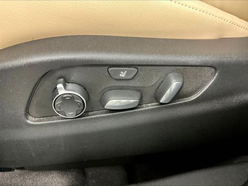 Used 2025 Cadillac XT4 Premium Luxury w/ Technology Package AWD/4WD image 37