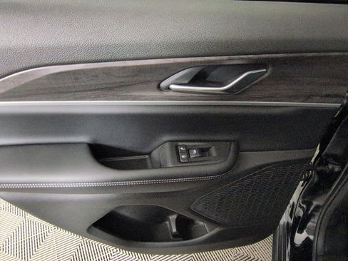 Certified 2025 Jeep Grand Cherokee Limited w/ Black Appearance Package image 32