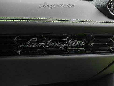 Used 2020 Lamborghini Huracan EVO image 24