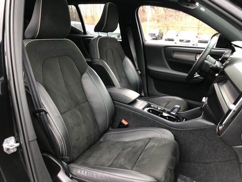 Used 2022 Volvo XC40 T5 R-Design w/ Advanced Package image 33