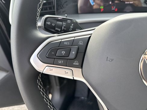 New 2026 Volkswagen Tiguan SE image 16