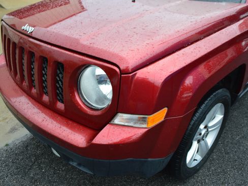 Used 2016 Jeep Patriot Latitude FWD image 3