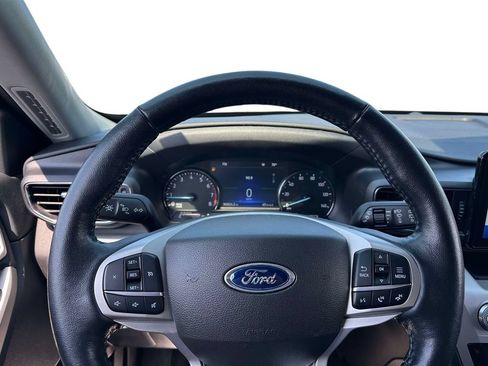 Certified 2022 Ford Explorer XLT w/ Equipment Group 202A AWD/4WD image 17