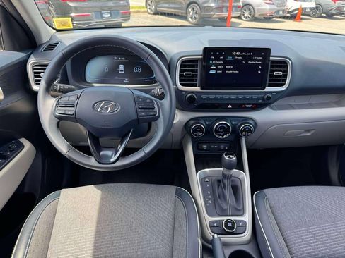Used 2023 Hyundai Venue Limited FWD image 16