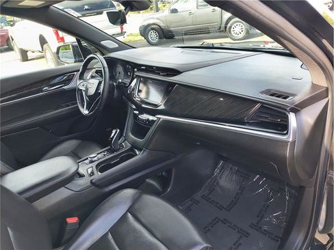 Used 2020 Cadillac XT6 Premium Luxury FWD image 14