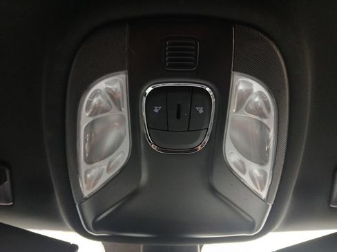 Used 2025 Jeep Compass Latitude AWD/4WD image 7
