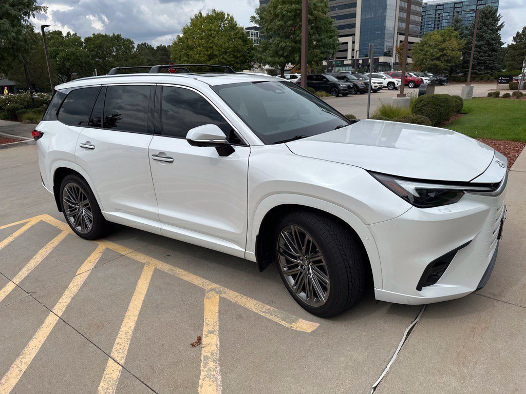 Used 2025 Lexus TX 350 AWD w/ Technology Package image 2