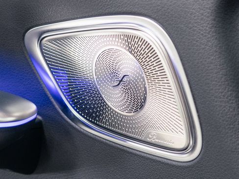 Used 2025 Mercedes-Benz GLC 300 4MATIC image 7