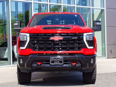 Used 2024 Chevrolet Silverado 2500 ZR2 w/ Technology Package AWD/4WD image 2