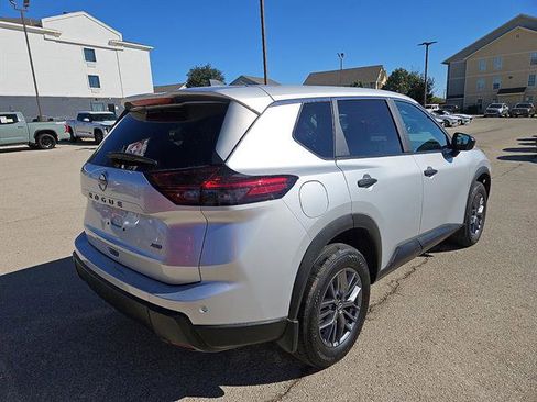 Used 2024 Nissan Rogue S image 5