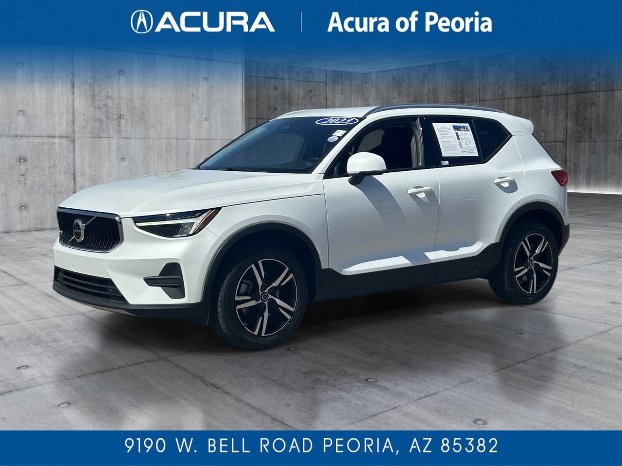 Used 2023 Volvo XC40 B4 Core FWD image 1
