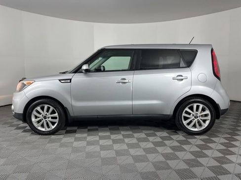 Used 2019 Kia Soul + image 6
