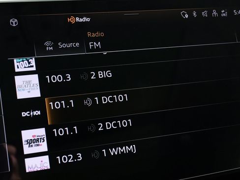 Used 2022 Audi e-tron Premium Plus w/ Premium Plus Package image 66