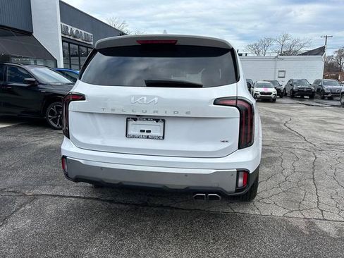 Used 2024 Kia Telluride EX w/ EX Captain's Chair Package image 3