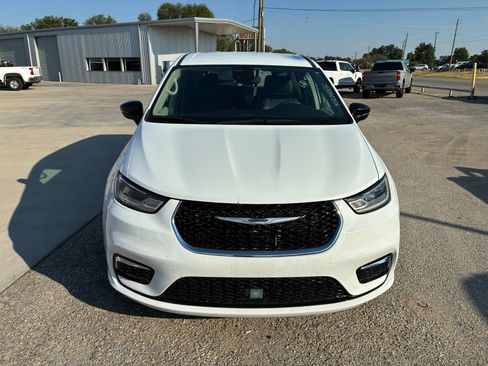 Used 2024 Chrysler Pacifica Touring-L FWD image 13