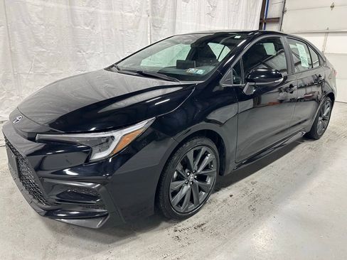 Used 2025 Toyota Corolla SE w/ SE Premium Package image 3