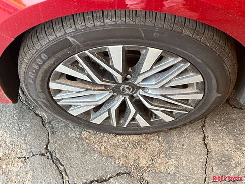 Used 2024 Nissan Altima 2.5 SV FWD image 8