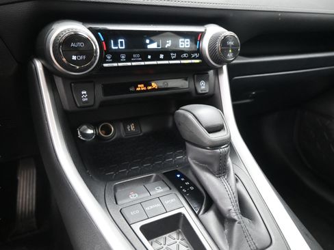 Certified 2025 Toyota RAV4 XLE image 30