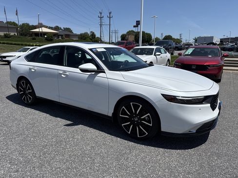 Certified 2025 Honda Accord Touring image 2