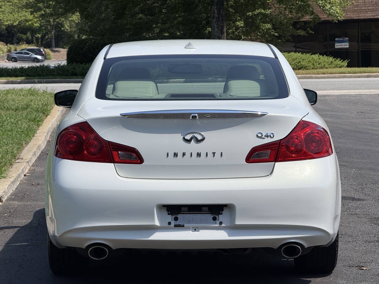 Used 2015 INFINITI Q40 w/ Moonroof Package RWD image 5