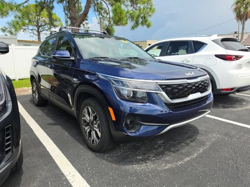 Certified 2023 Kia Seltos EX AWD/4WD image 2