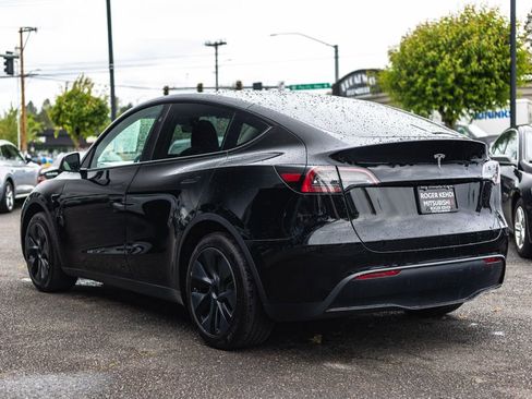 Used 2025 Tesla Model Y Long Range RWD image 11