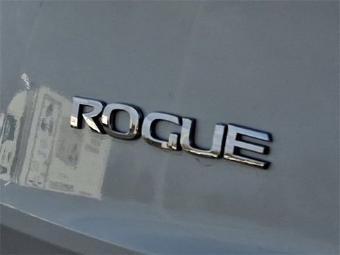 Used 2023 Nissan Rogue SV image 31