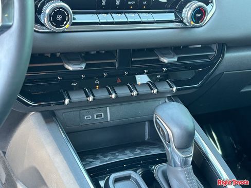 Used 2025 GMC Canyon Elevation RWD image 28