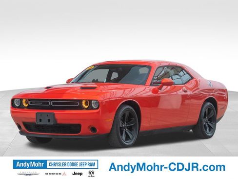 Used 2016 Dodge Challenger SXT RWD image 3