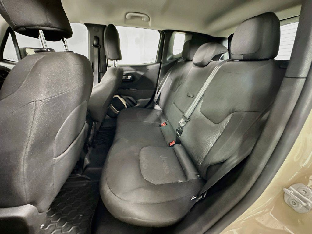 Used 2015 Jeep Renegade Latitude w/ Popular Equipment Group FWD image 4