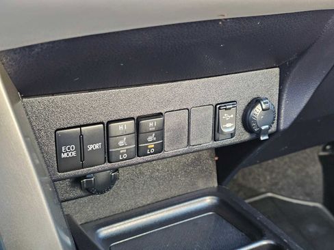 Used 2015 Toyota RAV4 Limited image 33