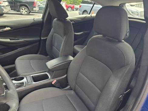 Used 2017 Chevrolet Cruze LT w/ Convenience Package FWD image 12