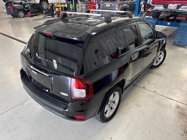 Used 2016 Jeep Compass Latitude w/ Sun/Sound Group AWD/4WD image 12