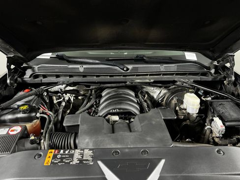 Used 2018 Chevrolet Silverado 1500 LT AWD/4WD image 9