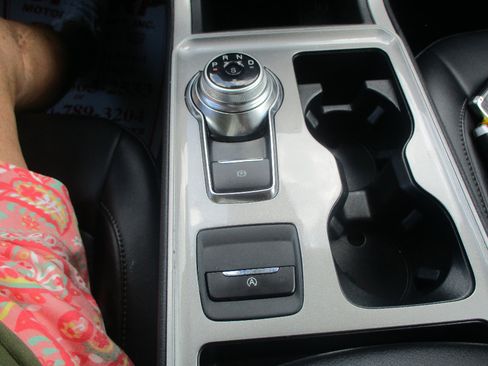 Used 2024 Ford Edge SEL AWD/4WD image 9