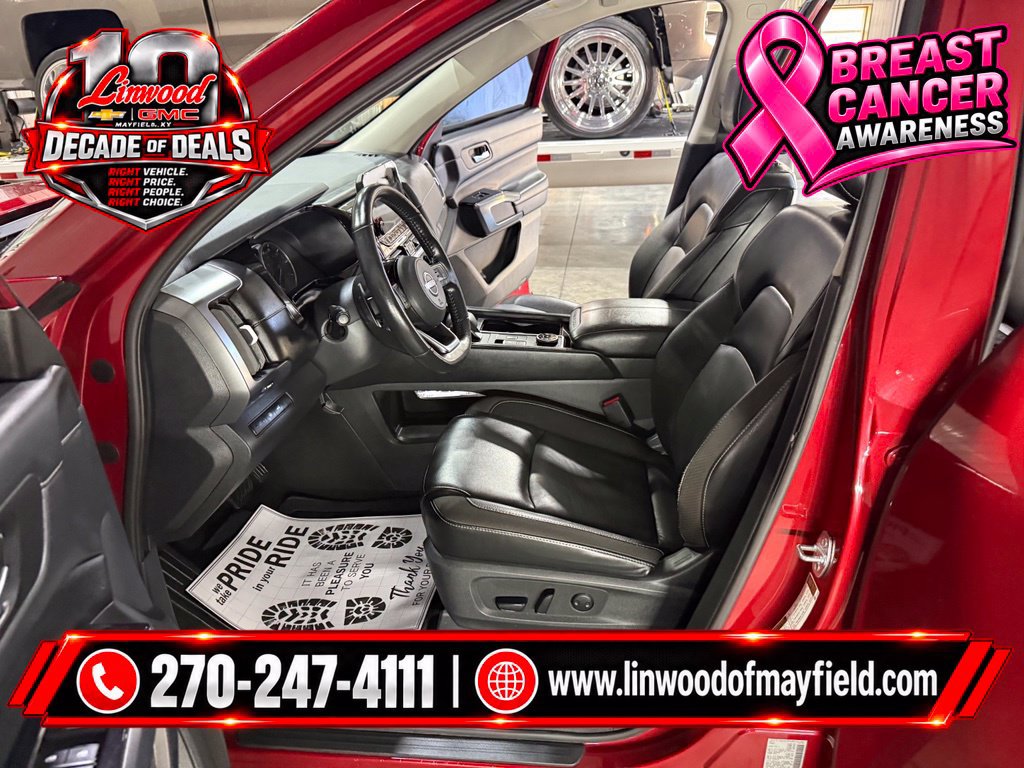 Used 2023 Nissan Pathfinder SL AWD/4WD image 18