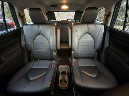 Used 2023 Toyota Highlander XLE image 22