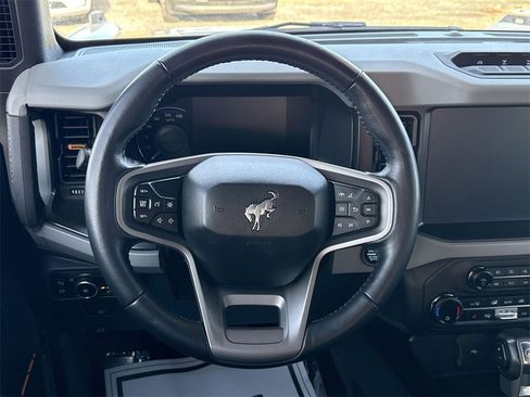 Used 2023 Ford Bronco Badlands image 11