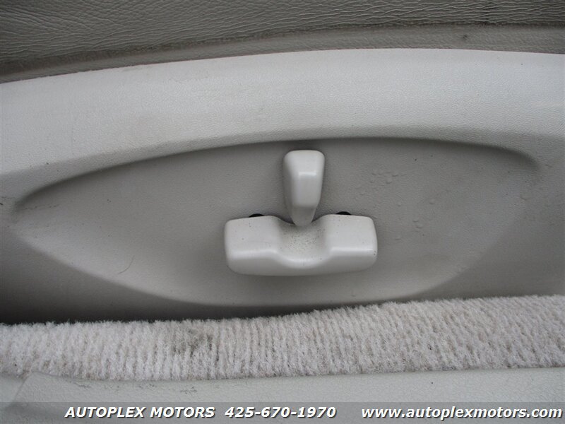 Used 2008 Subaru Outback 2.5XT Limited AWD/4WD image 38