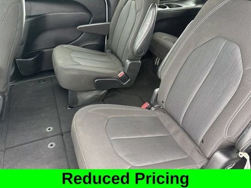 Used 2023 Chrysler Pacifica Touring FWD image 28