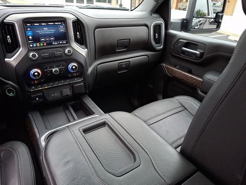 Certified 2022 GMC Sierra 2500 Denali w/ Denali Ultimate Package image 16