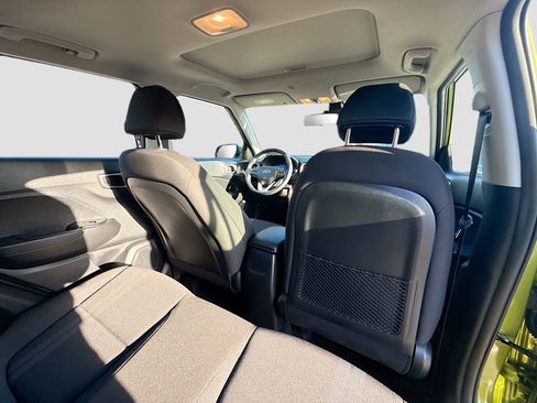 Used 2023 Hyundai Venue SEL image 23