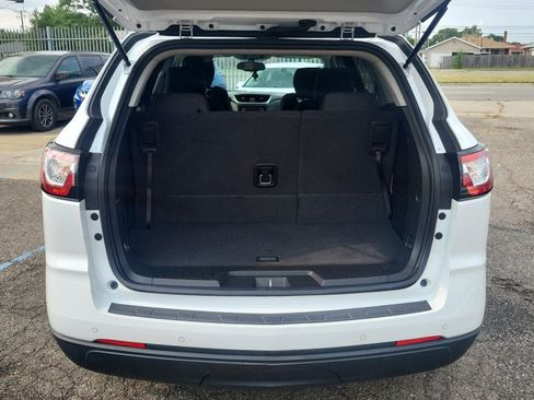 Used 2017 Chevrolet Traverse LT w/ Style and Technology Package AWD/4WD image 11