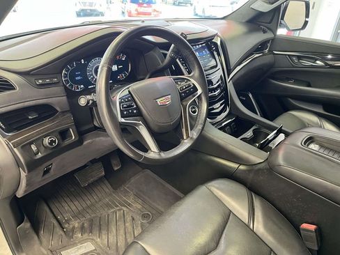 Used 2018 Cadillac Escalade Platinum image 19