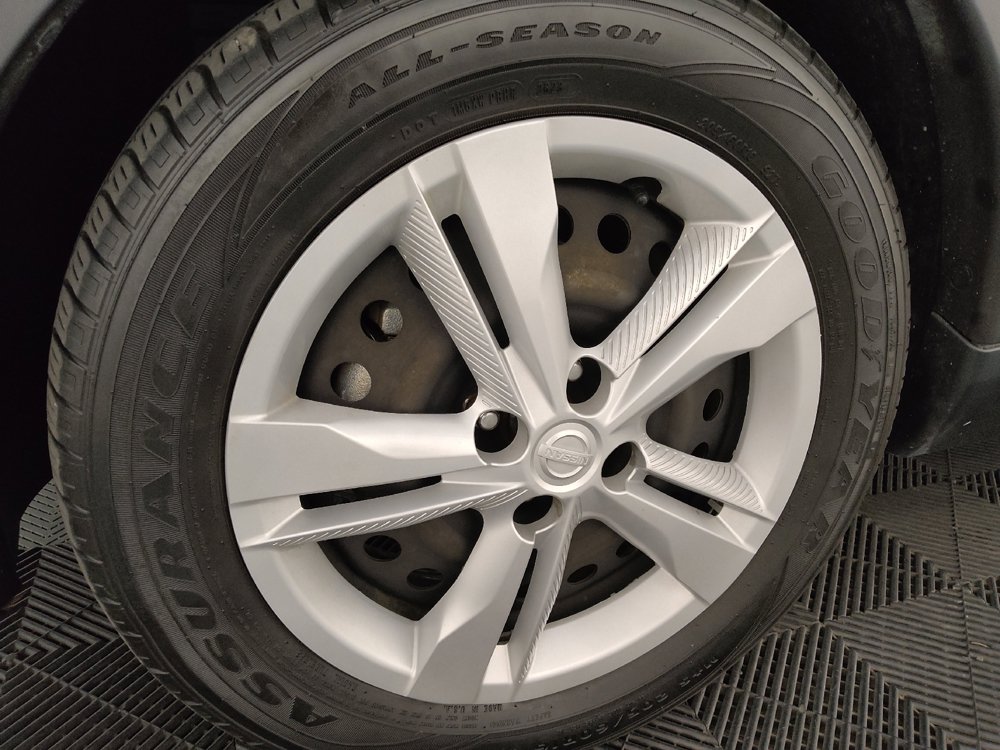 Used 2021 Nissan Kicks S FWD image 31