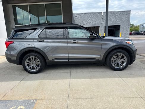 Certified 2023 Ford Explorer XLT w/ Equipment Group 202A AWD/4WD image 9