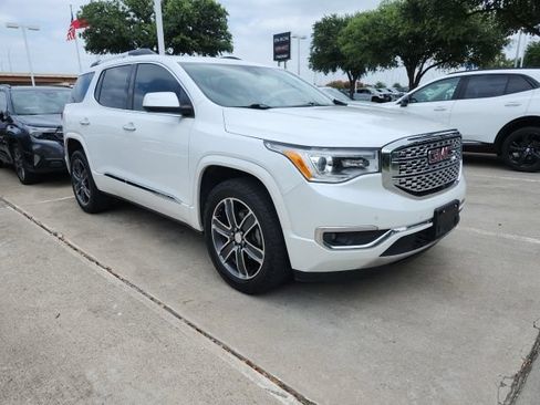 Used 2019 GMC Acadia Denali w/ Technology Package FWD image 2