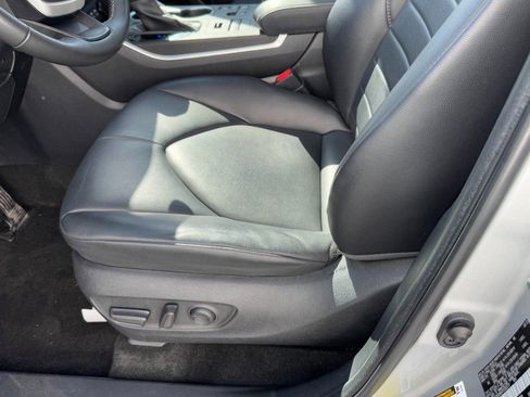 Certified 2023 Toyota Highlander AWD image 26