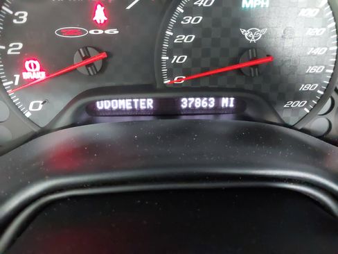 Used 2004 Chevrolet Corvette Z06 w/ Z06 Preferred Equipment Group RWD image 19